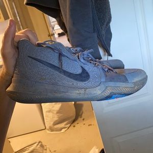 Kyrie Irving basketball shoes Nike 2017 model